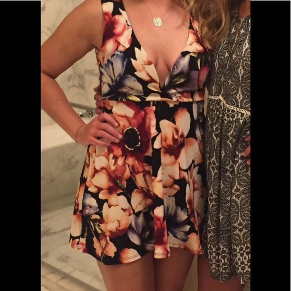 Forever 21 plunging neckline Floral dress - Picture 5 of 5